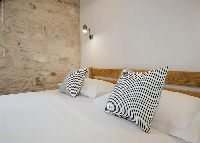 Konukevi Franka Trogir