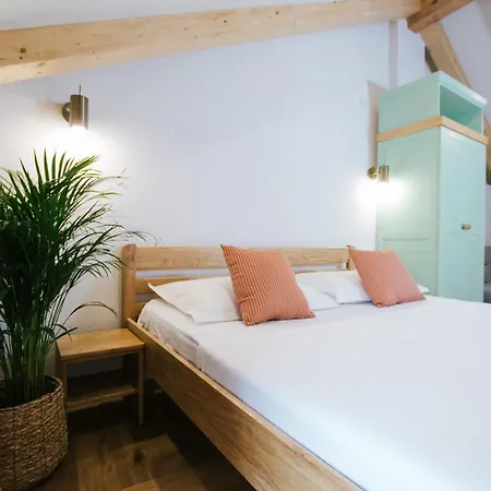 Franka 3* Трогір