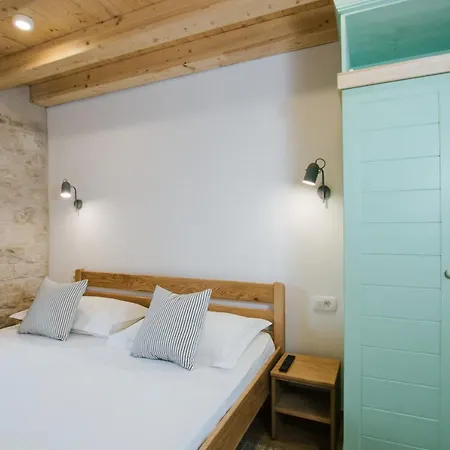 Franka Гостьовий будинок Трогір