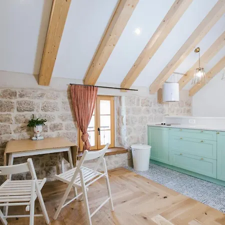 Franka Гостьовий будинок Трогір