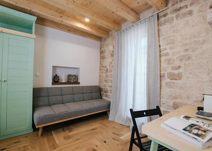 Franka Affittacamere 3*